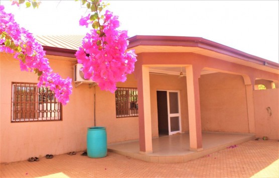 UNE VILLA BASSE A LOUER A AZIMMO OUAGA 2000