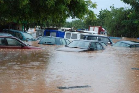 Burkina Faso : les eaux de pluie emportent un véhicule tuant ses cinq passagers dont le préfet de Boudry
