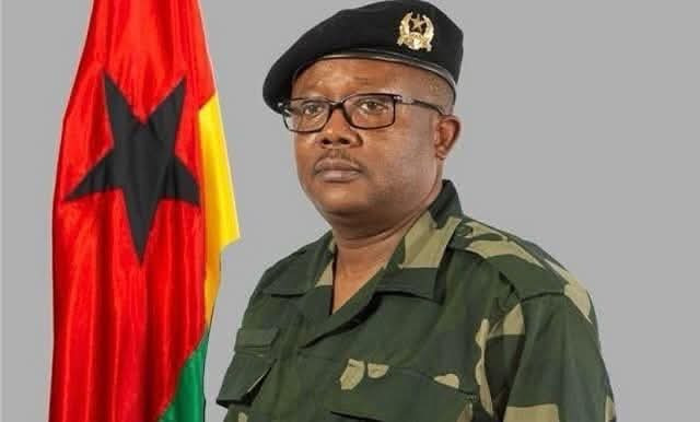 Coup d’État éclair à Bissau : Embaló renversé et arrêté